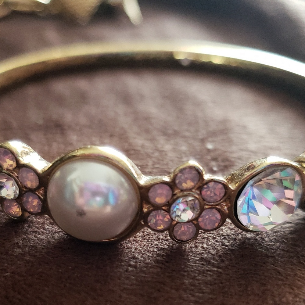 BETSY JOHNSON GOLD BANGLE